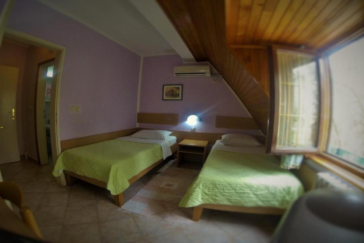 B&B Villa Evandjelina Sremska Kamenica Exterior photo
